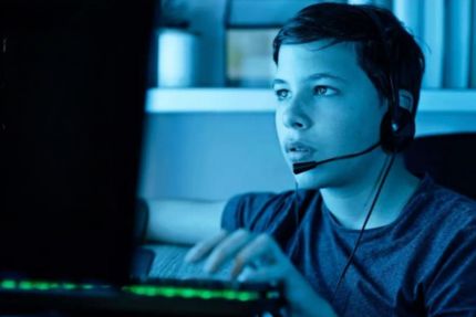 [PRENSA] Especialistas detallan cómo abordar el uso problemático de videojuegos: “Hemos visto situaciones extremas, jóvenes que evitan ir al baño para no interrumpir el juego”